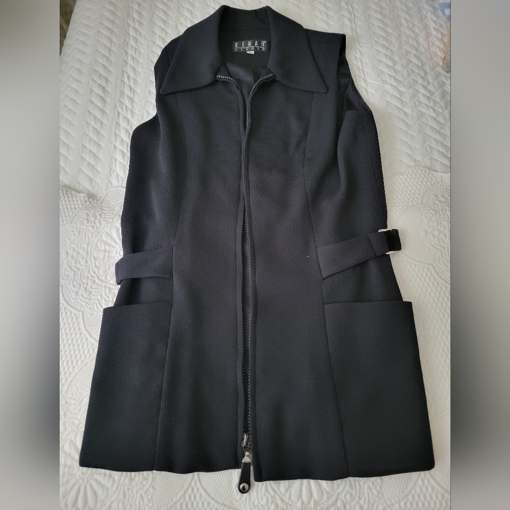 Stylish Black Zip-Up Vest